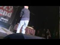 Justin Biber obrywa butelką z wodą w głowę podczas swojego koncertu
