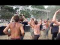 Waka Waka w wykonaniu księdza na Przystanku Woodstock 2010!