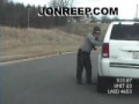 Pijany POLICJANT próbuje skontrolować przypadkowego kierowcę...