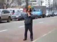 Pijany rosyjski policjant