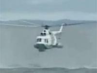 Rosjanie myją wojskowy helikopter