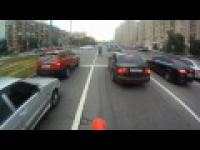 Motocyklem po Moskwie bez zasad i wyobraźni