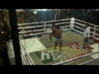 Dziwna walka Muay Thai
