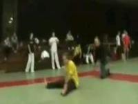 Polacy trenują capoeirę