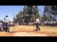 Niewiarygodne wysoki skakać  szkola W Kenii