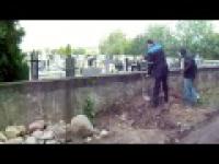 Video Dowcip- Cmentarz 