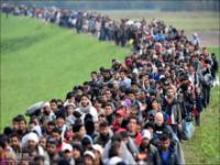 Imigranci maszerują przez Europę