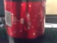 Świetna świąteczna wersja butelki Coca-Coli