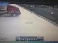 LiveLeak.com - Man Tries To Stop A Rolling Truck 
