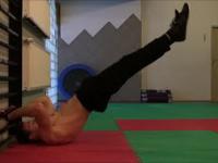 6 ćwiczeń na brzuch w Dragon Flag - Smoczej Fladze (Workout Maniac)