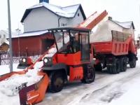 Ciekawy sposób jak na Rosję usuwania śniegu z ulicy