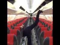 stewardesa akrobata