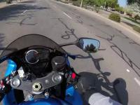 Reakcja policjanta na złapanie przekraczającego prędkość motocyklistę - USA