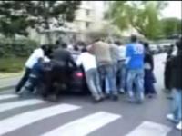 Francuska policja wjeżdża do dzielnicy muzułmanów