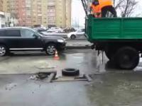 Jak Rosjanie naprawiają zalane drogi?