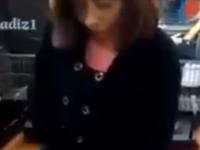 Kobieta w sklepie przyłapana na kradzieży