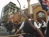 Muzułmanie w brutalny sposób atakują Brytyjczyków podczas protestu