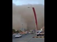 Burza piaskowa gdzieś w Arabii Saudyjskiej