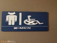 Znaki na drzwiach toalety