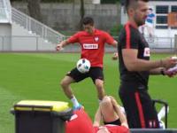 Żonglerka Roberta Lewandowskiego na treningu przed meczem z Niemcami Euro 2016