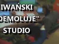 Maciej Iwański demoluje studio na żywo.