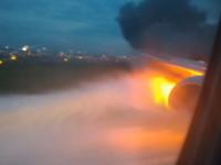 Silnik samolotu singapurskich linii lotniczych zapala się przy lądowaniu 