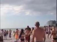 Szeryf kontra 2 pijanych awanturników na plaży