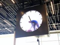 Ciekawy zegar na lotnisku Schiphol