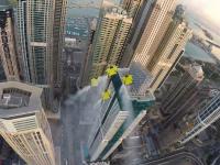 Wingsuit między drapaczami chmur w Dubaju