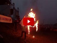 Na Marszu Niepodległości Narodowcy spalili flagi z logo Facebooka