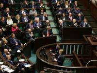 Sejm przyjął ustawę obniżającą wiek emerytalny! Posłowie PO i Nowoczesnej głosowali przeciwko zmianom. PSL wstrzymał się o głosu
