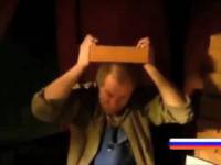 Rozbijanie cegły na głowie - Russia