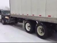 Jak amerykańska policja radzi sobie z ciężarówkami, które utknęły na drodze