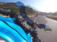 Szybka jazda motocyklem nagrywana gopro z żyroskopową stabilizacją