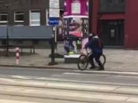Tramwaj vs Rowerzysta: Rzucanie rowerem w tramwaj Kraków