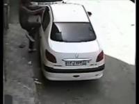 Włamanie do samochodu na rympał