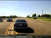 Bohater wskakuje przez okno jadącego auta aby pomóc kierowcy z atakiem epilepsji