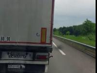 Francuski kierowca nie pozwala się wyprzedzić i stwarza zagrożenie na drodze