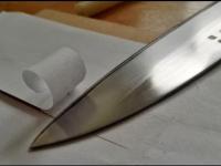 Rozwarstwianie papieru o grubości 0,1mm bardzo ostrym nożem