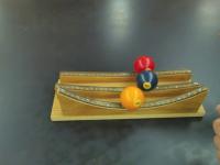 Nauczyciel zbudował serię modeli obrazowo tłumaczących prawa fizyki