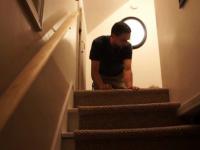 Jak nauczyć szczeniaka schodzić po schodach