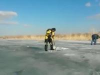 Wędkowanie na lodzie…
