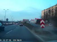 Kolizja na DTŚ - BMW spycha samochód z drogi