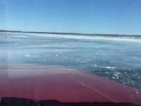 Przejazd ciężarówką po zamarzniętym jeziorze