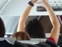 Pasażerka suszy gacie w samolocie