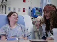 A co to za przebieraniec? Jack Sparrow odwiedza pacjentów w szpitalu