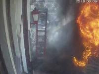 Podziemna eksplozja wywołana awarią kabla energetycznego w innej części miasta