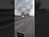 Paląca się cysterna amerykańskiego wojska na autostradzie A2