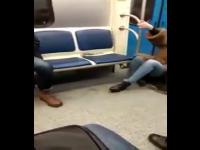 Rosjanka w metrze ciężko siedzi