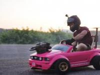 Samochód dla Barbie z prawdziwym silnikiem